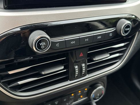 Used 2022 Ford Escape SE w/ SE Sport Appearance Package image 36