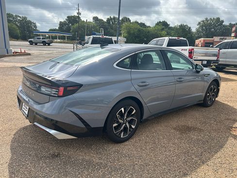 Used 2025 Hyundai Sonata SEL FWD image 4