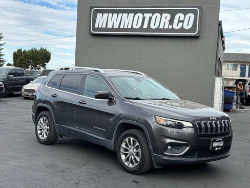 Used 2019 Jeep Cherokee Latitude Plus w/ Comfort/Convenience Group AWD/4WD image 1