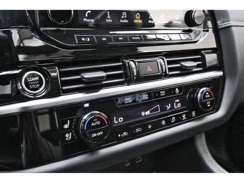 Used 2024 Nissan Pathfinder Platinum FWD image 22