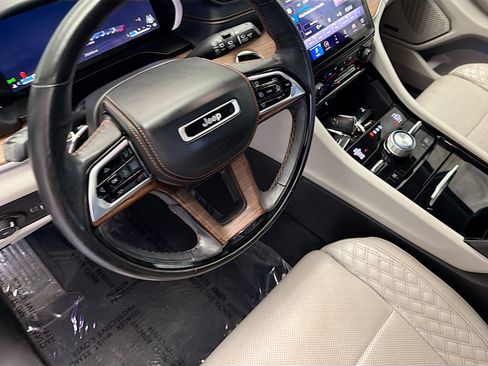 Used 2022 Jeep Grand Cherokee L Summit w/ Luxury Tech Group V AWD/4WD image 7