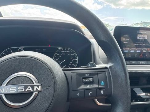 Used 2023 Nissan Rogue SV AWD/4WD image 11