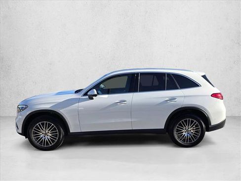 Used 2025 Mercedes-Benz GLC 300 4MATIC image 8