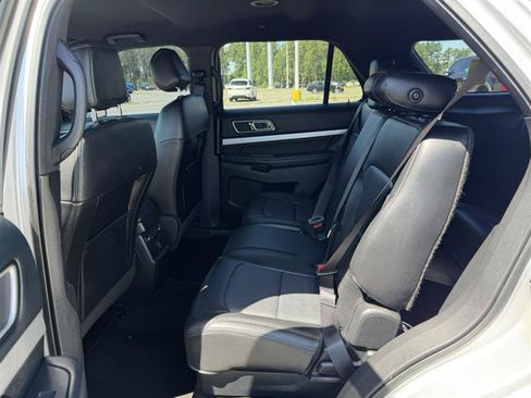 Used 2016 Ford Explorer XLT w/ Equipment Group 202A AWD/4WD image 11