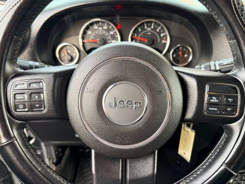 Used 2013 Jeep Wrangler Unlimited Rubicon w/ Connectivity Group AWD/4WD image 11