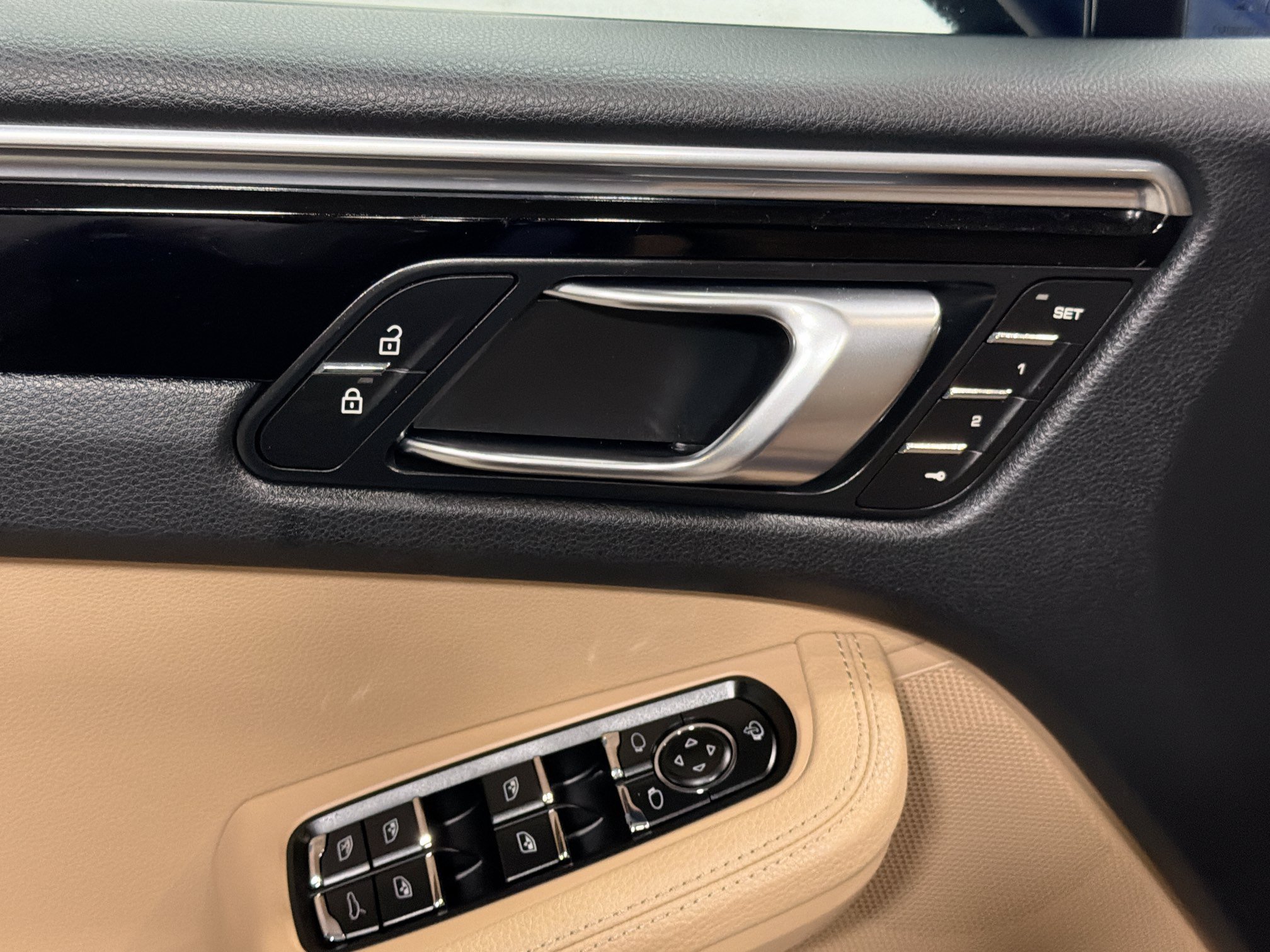 Certified 2026 Porsche Macan AWD/4WD image 23