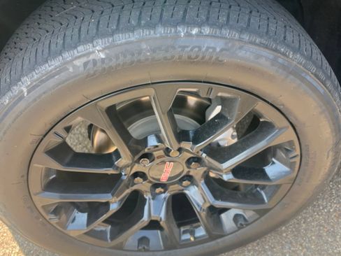 Used 2023 GMC Yukon SLT w/ SLT Premium Package RWD image 17
