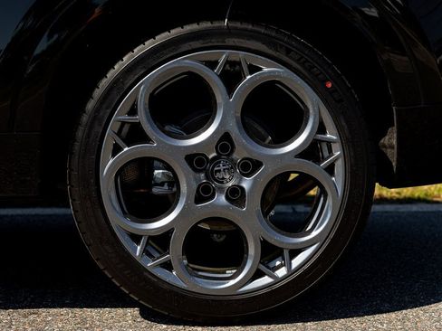 New 2025 Alfa Romeo Tonale w/ Premium Package image 19