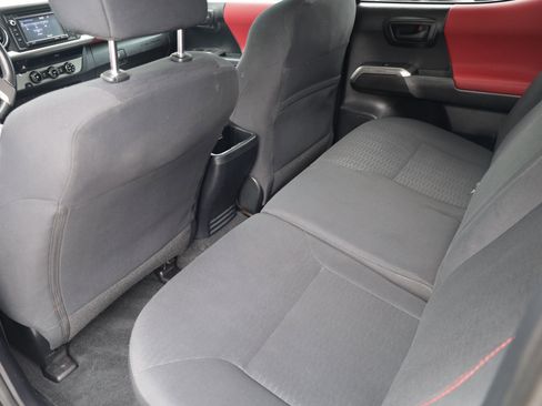 Used 2018 Toyota Tacoma SR5 RWD image 13