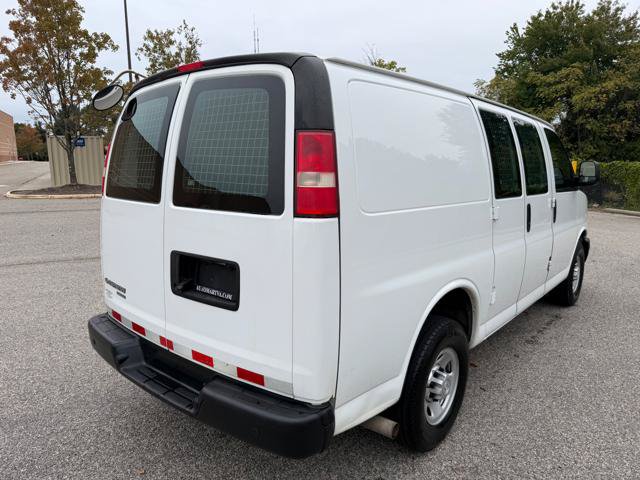 Used 2015 Chevrolet Express 2500 RWD image 4