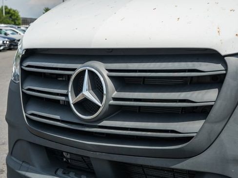 Used 2024 Mercedes-Benz Sprinter 2500 image 11