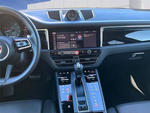 Used 2025 Porsche Macan image 16