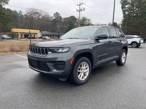 Used 2025 Jeep Grand Cherokee Laredo X w/ Luxury Tech Group I image 2