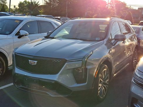 Used 2024 Cadillac XT4 Sport AWD/4WD image 5