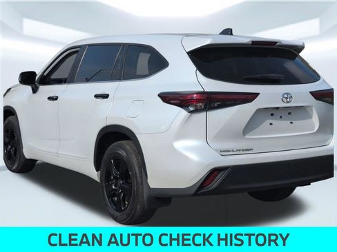Used 2023 Toyota Highlander L FWD image 2