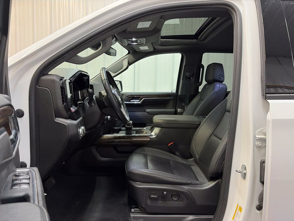 Used 2024 GMC Sierra 1500 Elevation w/ Elevation Premium Package AWD/4WD image 11