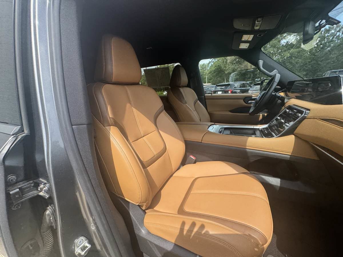 Used 2025 Nissan Armada SL w/ Captain's Chari Seat Package AWD/4WD image 9