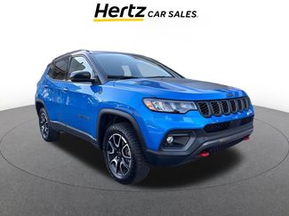 Used 2025 Jeep Compass Trailhawk video 1