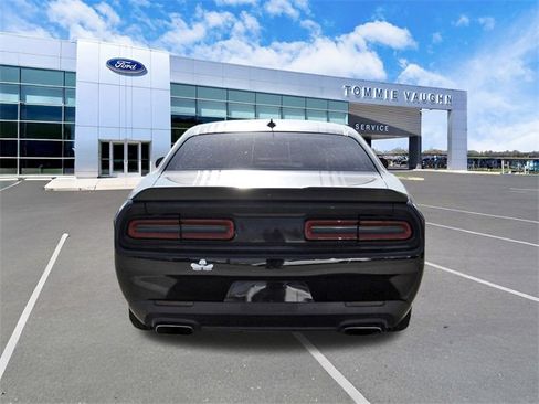 Used 2015 Dodge Challenger R/T image 3