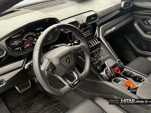 Used 2022 Lamborghini Urus AWD/4WD image 11