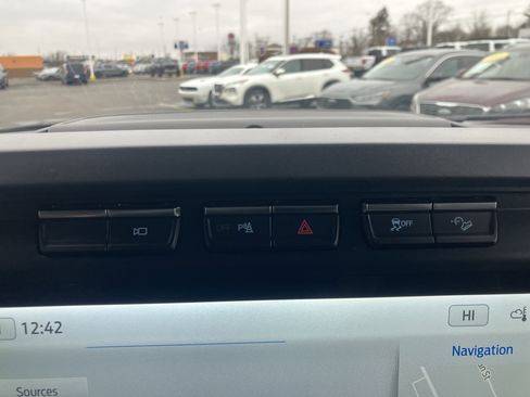 Certified 2022 Ford F150 Lariat w/ Equipment Group 502A High image 25