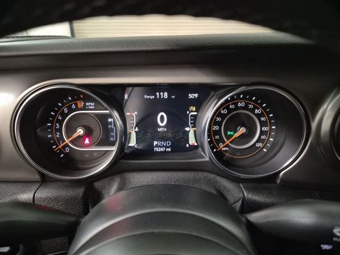 Used 2021 Jeep Gladiator Willys image 25
