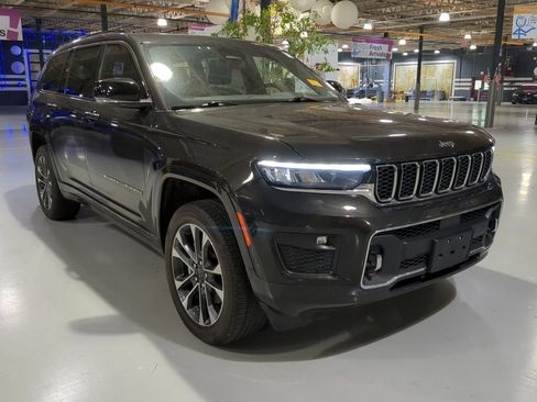 Used 2022 Jeep Grand Cherokee L Overland w/ Luxury Tech Group IV AWD/4WD image 5