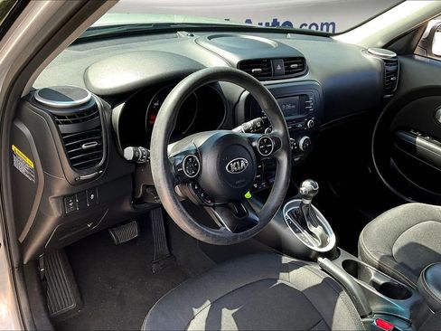 Used 2016 Kia Soul + image 18