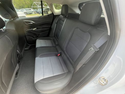 Used 2025 Chevrolet Trax LT w/ LT Convenience Package image 35