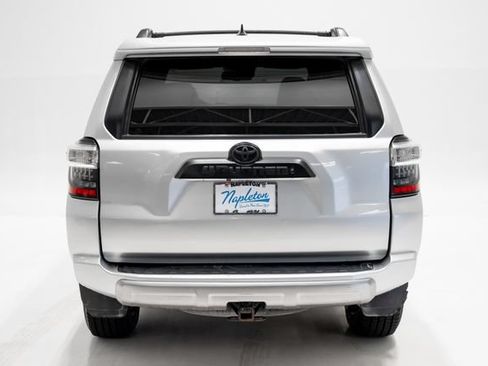 Used 2020 Toyota 4Runner TRD Off-Road AWD/4WD image 31