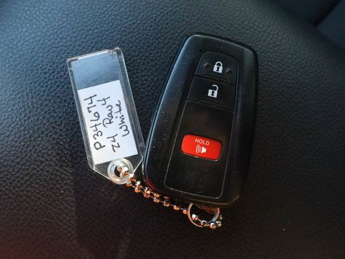 Used 2024 Toyota RAV4 XLE FWD image 28