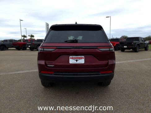 New 2025 Jeep Grand Cherokee Limited image 6