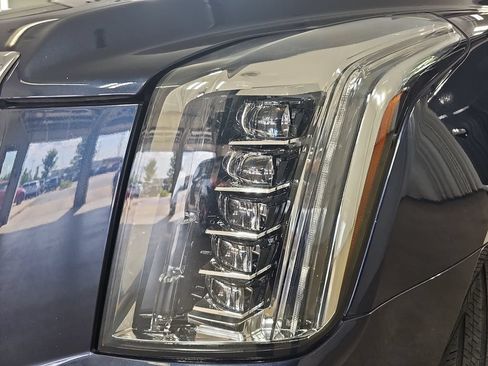 Certified 2017 Cadillac Escalade ESV Premium Luxury AWD/4WD image 38
