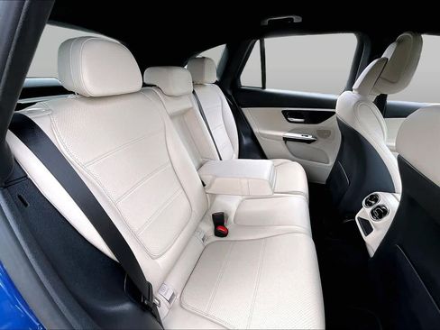 Used 2025 Mercedes-Benz GLC 300 4MATIC image 20