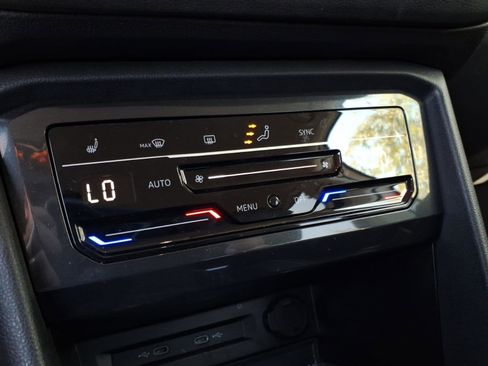 Certified 2022 Volkswagen Tiguan SE image 27