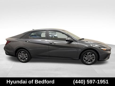 Used 2024 Hyundai Elantra SEL FWD image 4