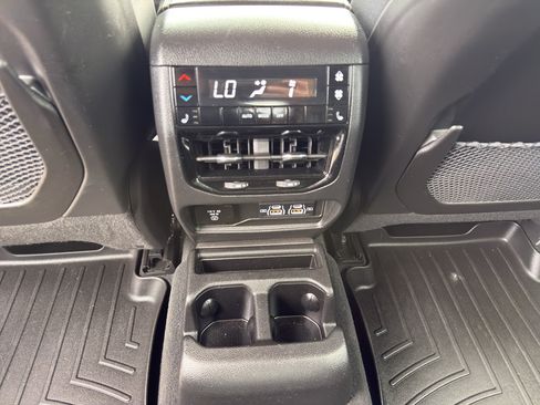 Used 2023 Jeep Grand Cherokee L Limited w/ Luxury Tech Group II AWD/4WD image 32