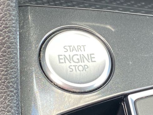 Used 2020 Volkswagen Tiguan SE FWD image 16