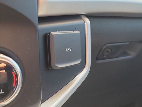 Used 2023 Ford Expedition XLT image 26