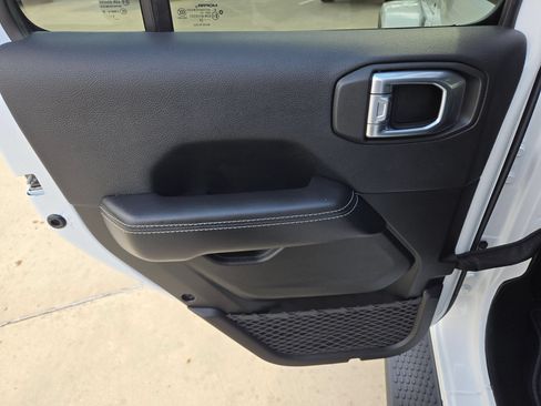 Used 2022 Jeep Wrangler Unlimited Sahara w/ Cold Weather Group AWD/4WD image 14