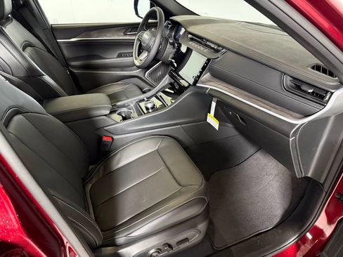 New 2026 Jeep Grand Cherokee Limited image 16