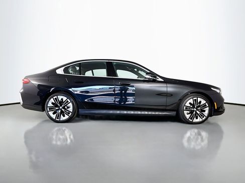 Used 2025 BMW 530i w/ Premium Package image 8
