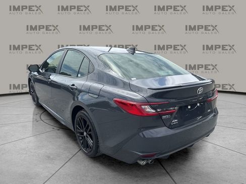 Used 2025 Toyota Camry SE AWD/4WD image 3
