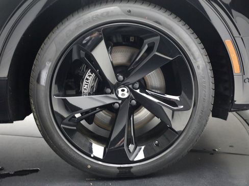 New 2025 Bentley Bentayga image 51