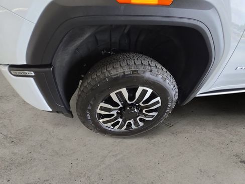 Certified 2026 GMC Sierra 3500 Denali Ultimate AWD/4WD image 9