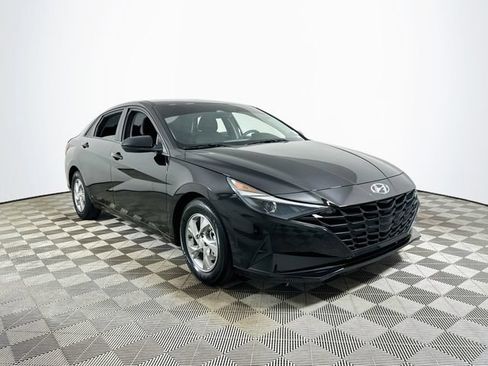 Used 2022 Hyundai Elantra SE FWD image 1