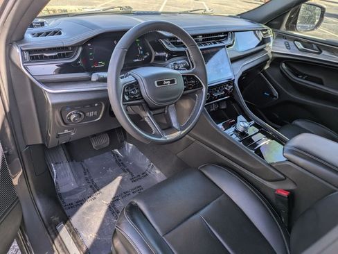 Used 2023 Jeep Grand Cherokee Overland w/ Luxury Tech Group IV image 9