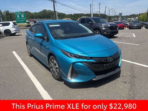 Used 2021 Toyota Prius Prime XLE FWD image 3
