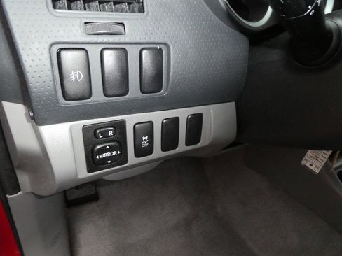 Used 2011 Toyota Tacoma PreRunner w/ SR5 Pkg #2 image 11