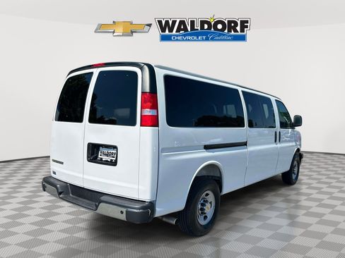 Used 2025 Chevrolet Express 3500 LT w/ LT Preferred Equipment Group RWD image 6